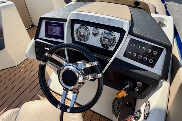 25ft Harris Yacht For Sale