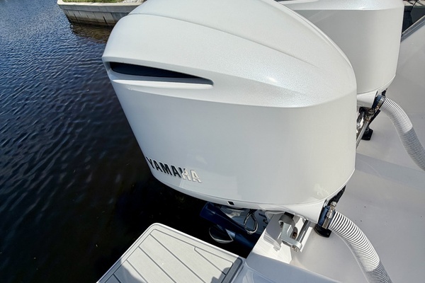 Intrepid 327 Cuddy 2020 Yacht For Sale