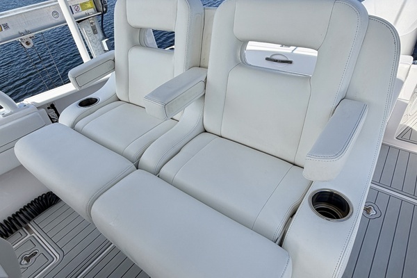 Intrepid 327 Cuddy 2020 Yacht For Sale