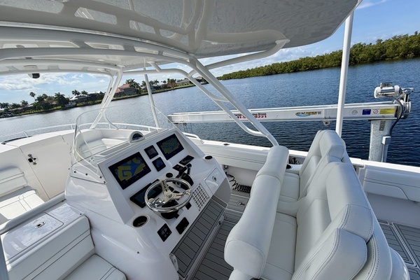 Intrepid 327 Cuddy 2020 Yacht For Sale