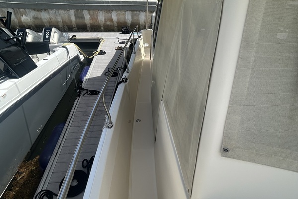2004 Mainship 40