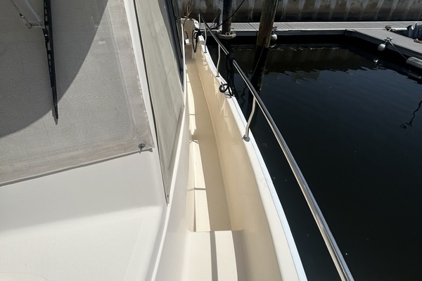 2004 Mainship 40