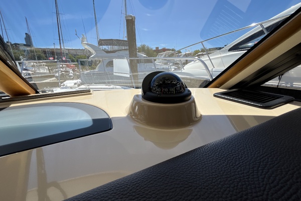 30ft Cutwater Yacht For Sale