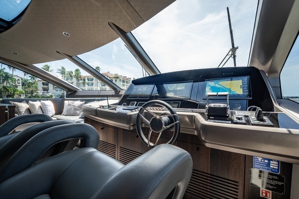 2025 Sunseeker 76