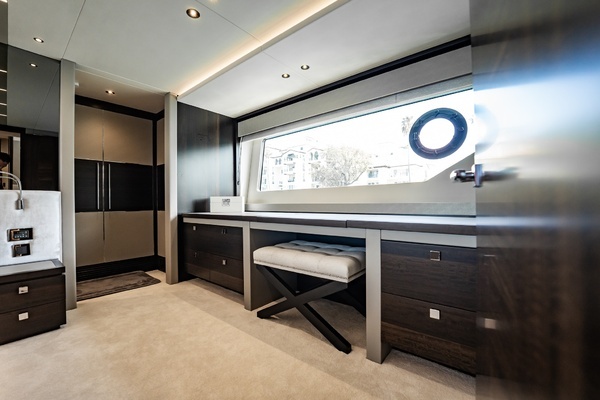 2025 Sunseeker 76