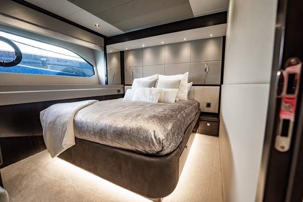 2025 Sunseeker 76