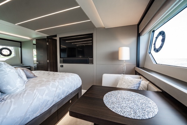 2025 Sunseeker 76