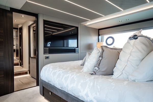 2025 Sunseeker 76