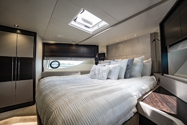 2025 Sunseeker 76