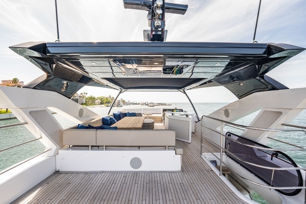 2025 Sunseeker 76