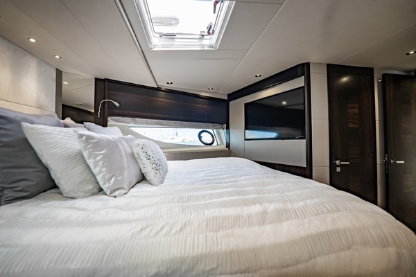 2025 Sunseeker 76