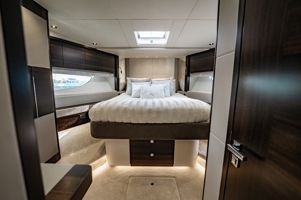 2025 Sunseeker 76