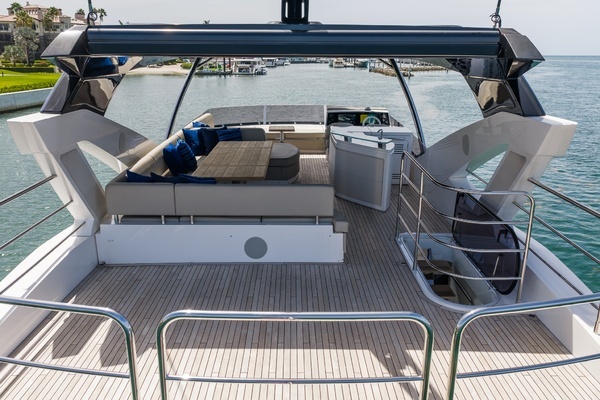 2025 Sunseeker 76