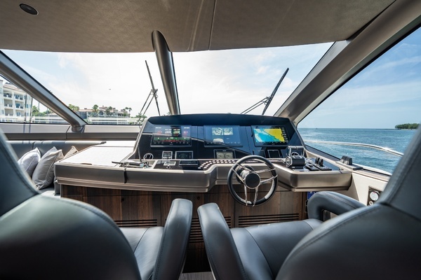 2025 Sunseeker 76