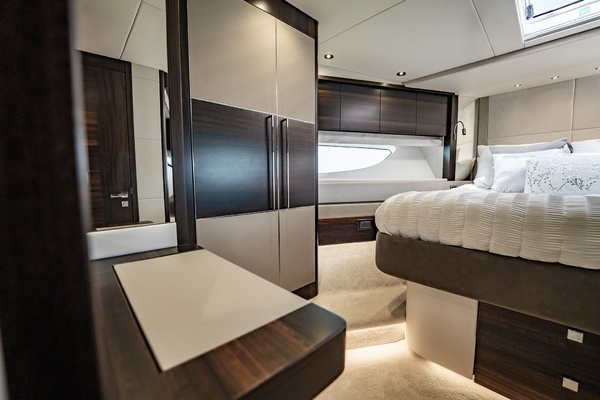 2025 Sunseeker 76