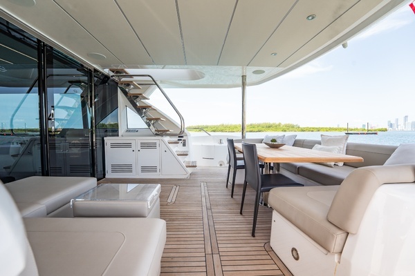 2025 Sunseeker 76
