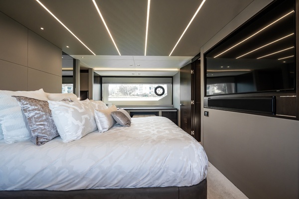 2025 Sunseeker 76