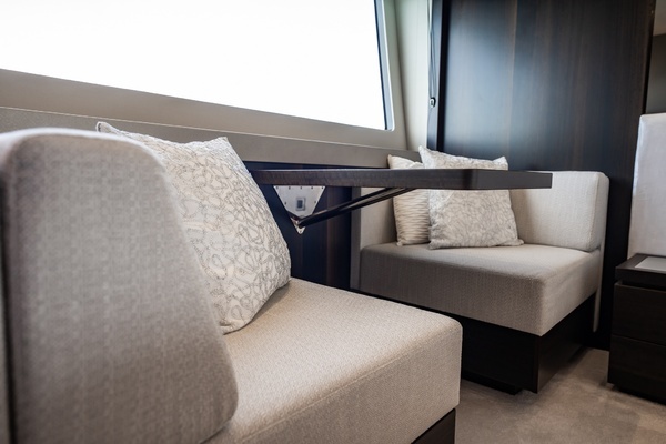 2025 Sunseeker 76