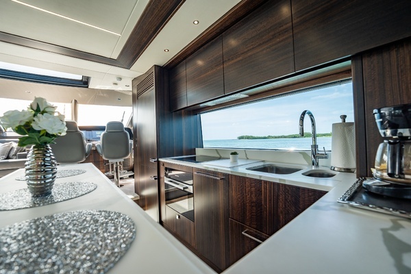 2025 Sunseeker 76