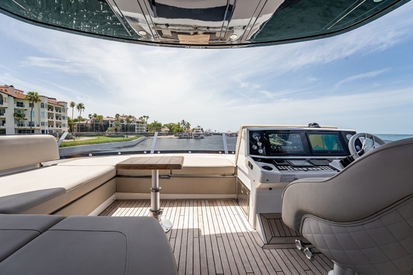 2025 Sunseeker 76