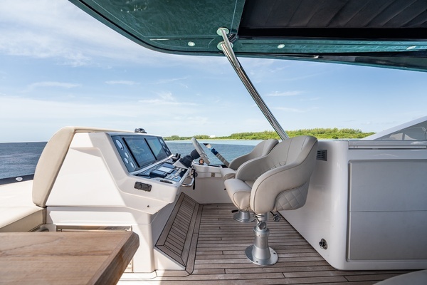 2025 Sunseeker 76