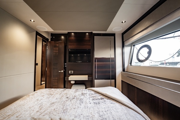 2025 Sunseeker 76
