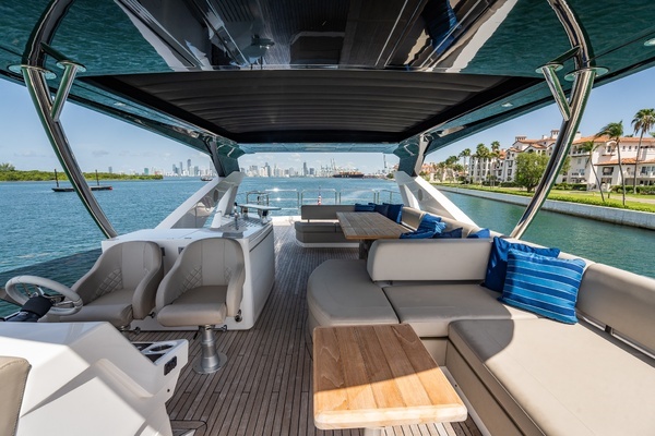 2025 Sunseeker 76