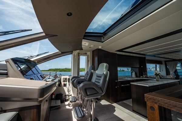 2025 Sunseeker 76