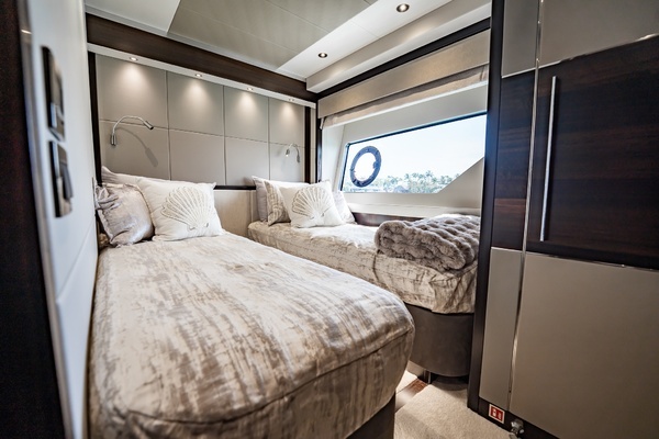 2025 Sunseeker 76