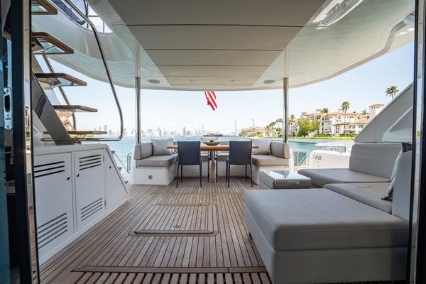 2025 Sunseeker 76