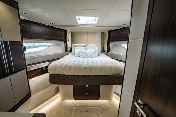 2025 Sunseeker 76