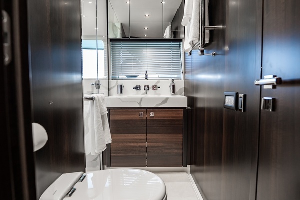 2025 Sunseeker 76