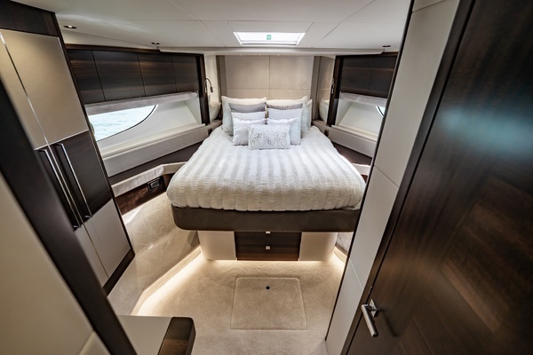 2025 Sunseeker 76