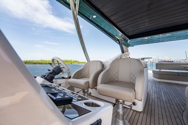 2025 Sunseeker 76