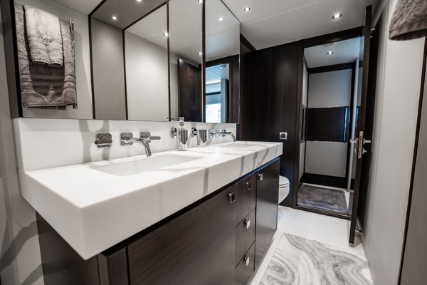 2025 Sunseeker 76