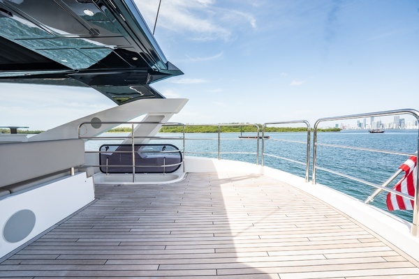 2025 Sunseeker 76
