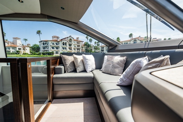 2025 Sunseeker 76