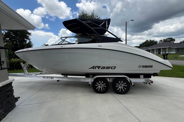 24ft Yamaha Boats Yacht For Sale