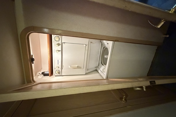 58ft West Bay Yacht For Sale