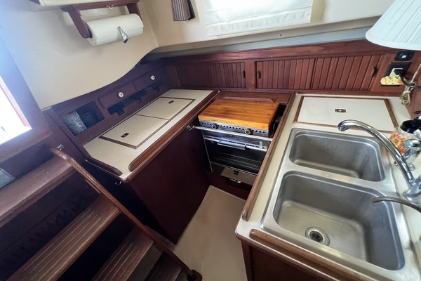 Lazy Susan 31ft Island Packet Yacht For Sale