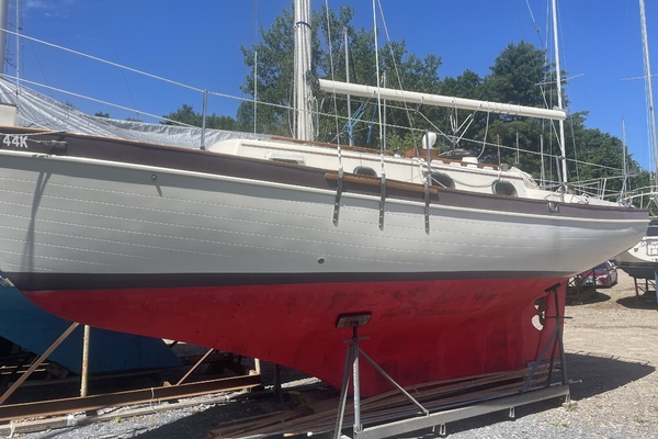 RESOLUTE 27ft Pacific Seacraft Yacht For Sale