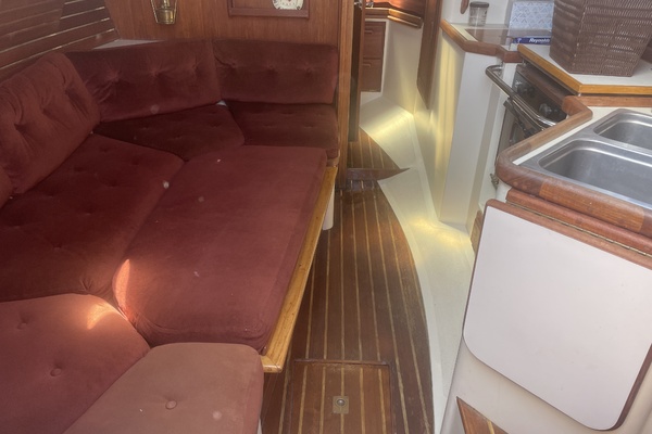 RESOLUTE 27ft Pacific Seacraft Yacht For Sale