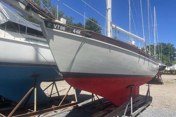 RESOLUTE 27ft Pacific Seacraft Yacht For Sale