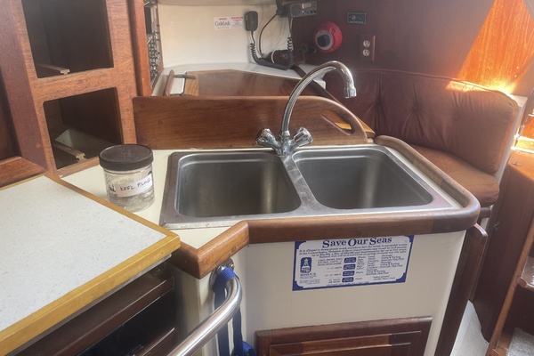 RESOLUTE 27ft Pacific Seacraft Yacht For Sale