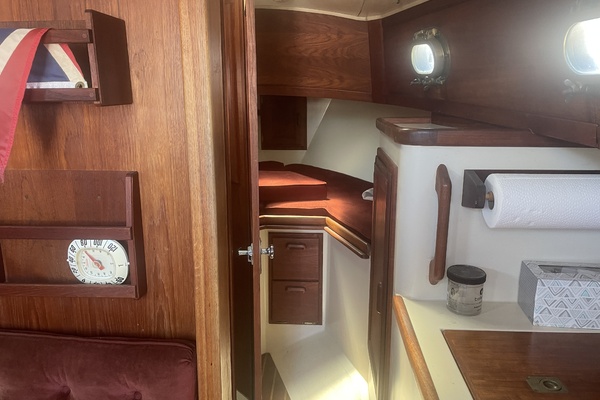RESOLUTE 27ft Pacific Seacraft Yacht For Sale
