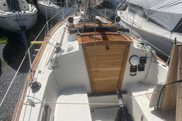 RESOLUTE 27ft Pacific Seacraft Yacht For Sale