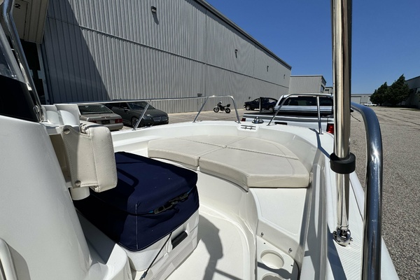 17ft Boston Whaler Yacht For Sale