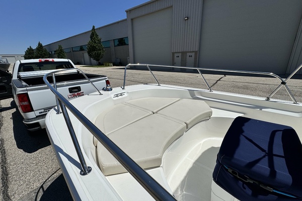 17ft Boston Whaler Yacht For Sale