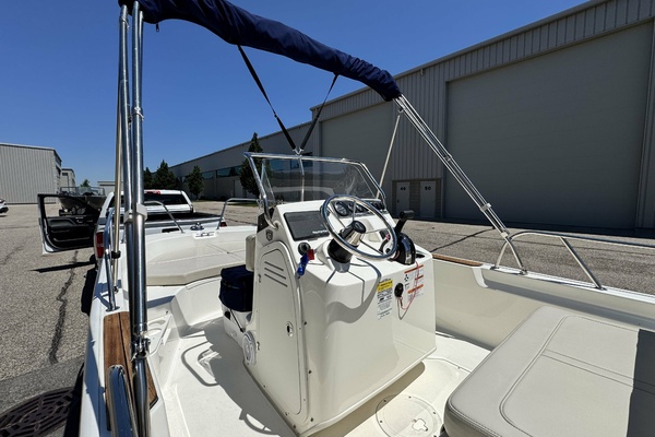 17ft Boston Whaler Yacht For Sale