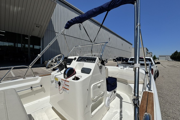 17ft Boston Whaler Yacht For Sale
